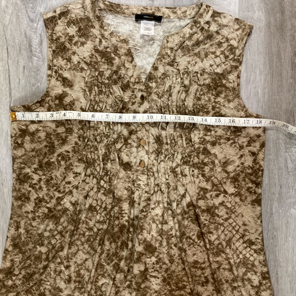 Vera Rose Sleeveless Blouse - Picture 4 of 5